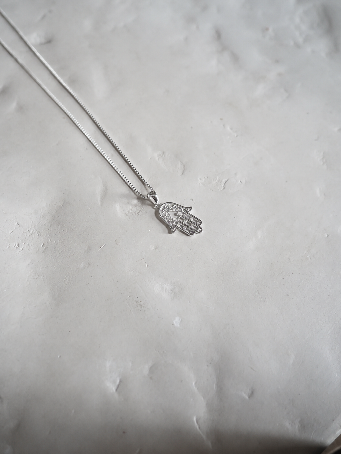 Hamsa lines necklace silver