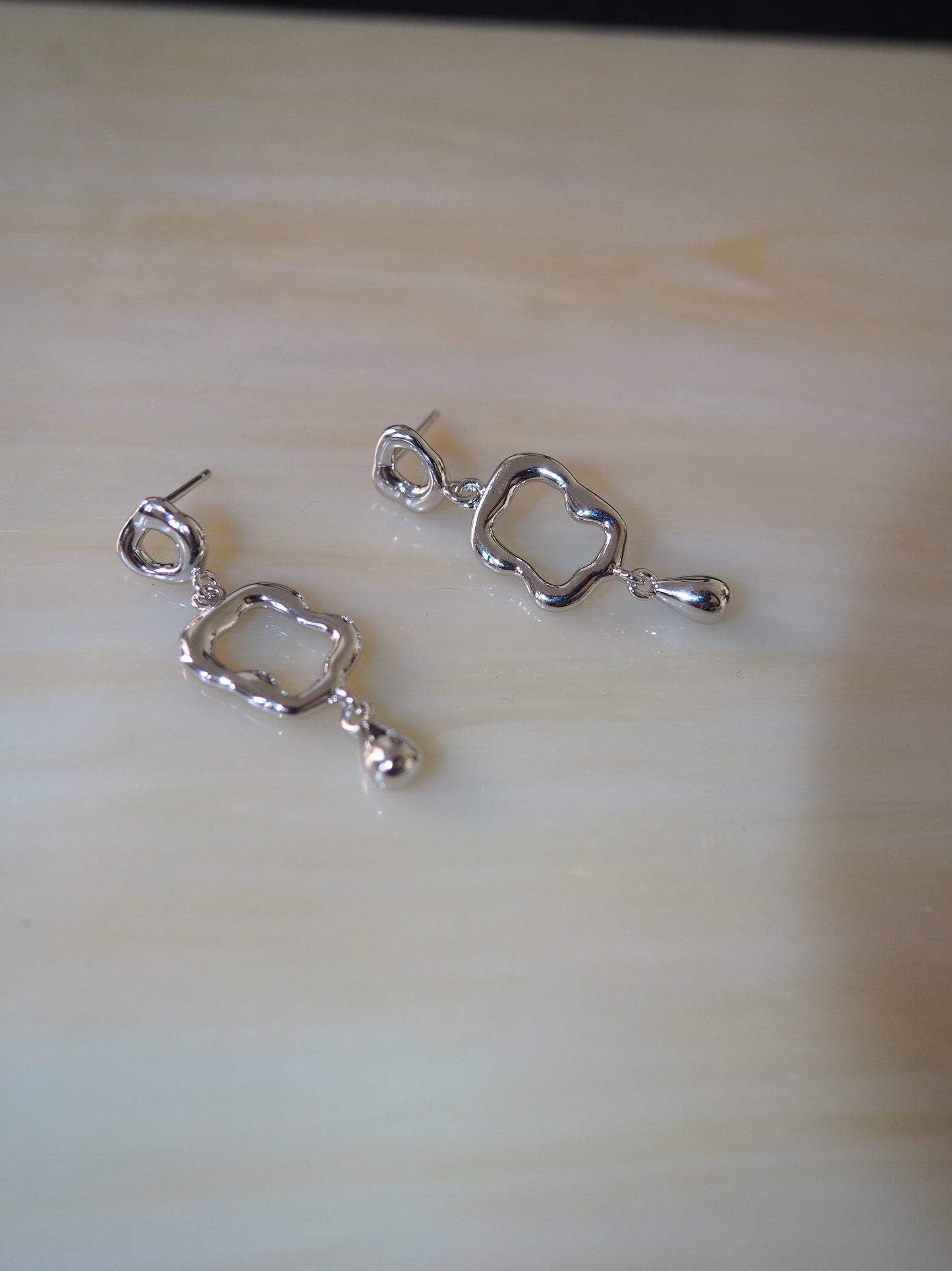 velvet earrings silver