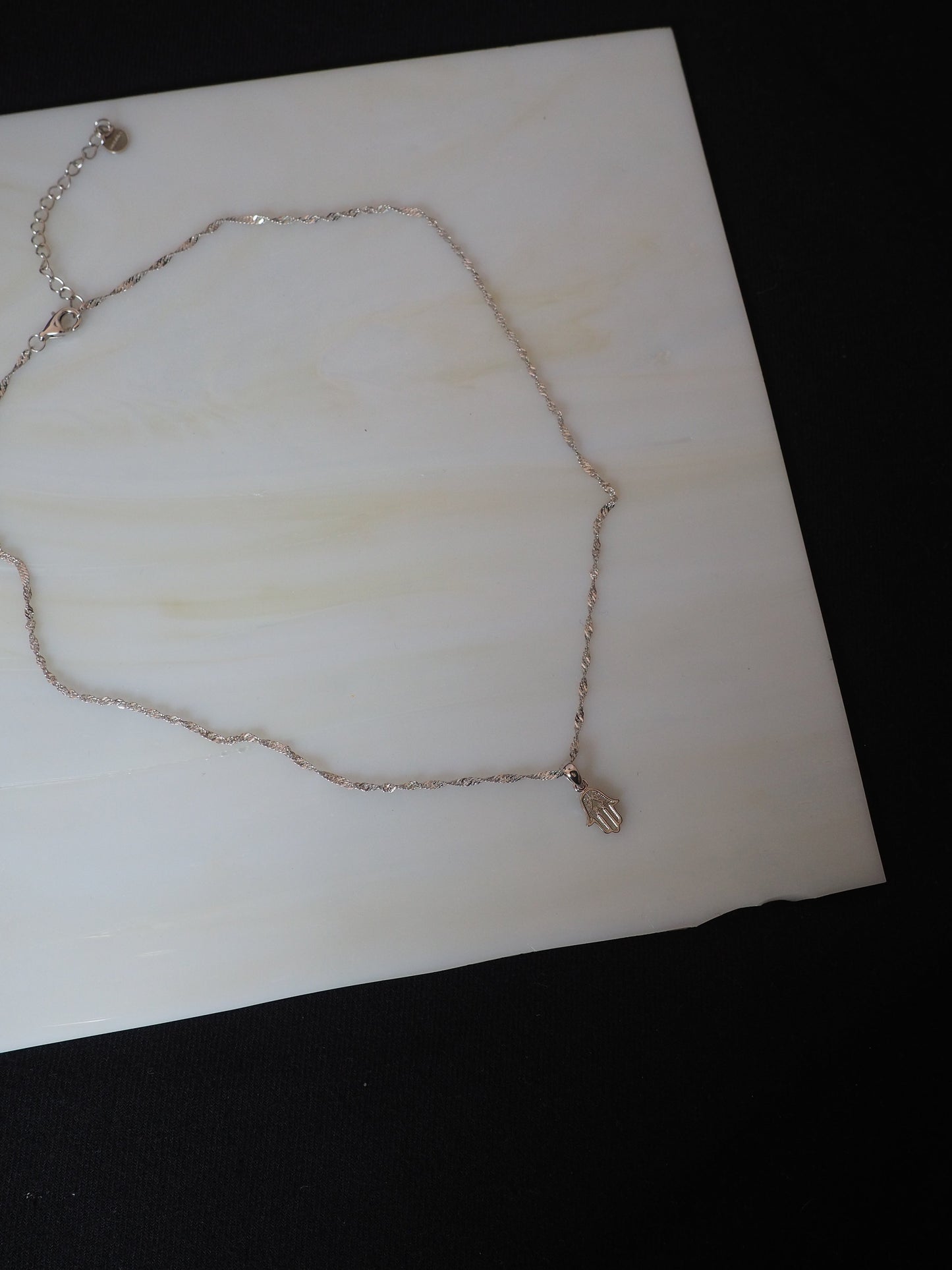 Hamsa lines mini necklace - silver