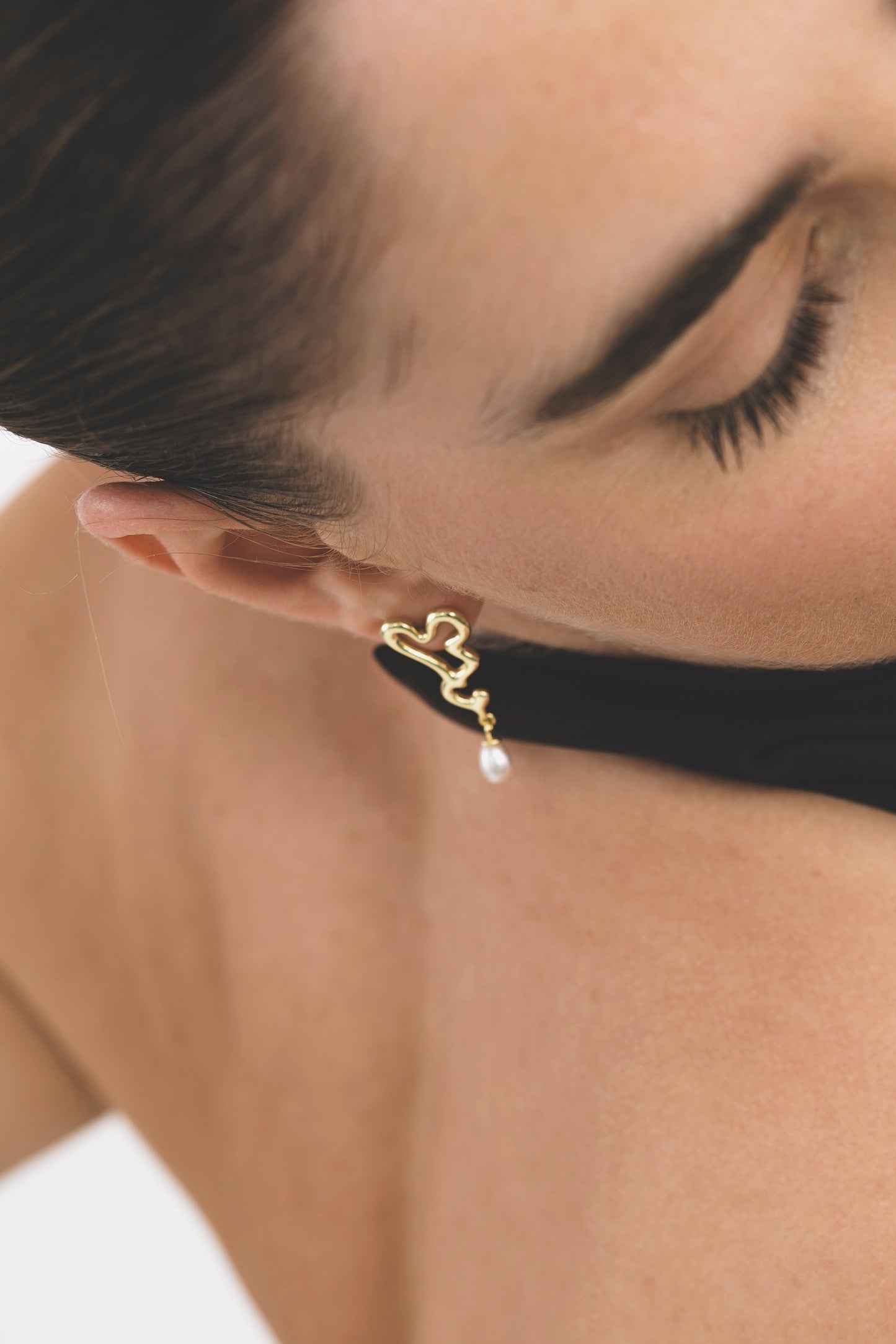 Pearl melting heart earrings