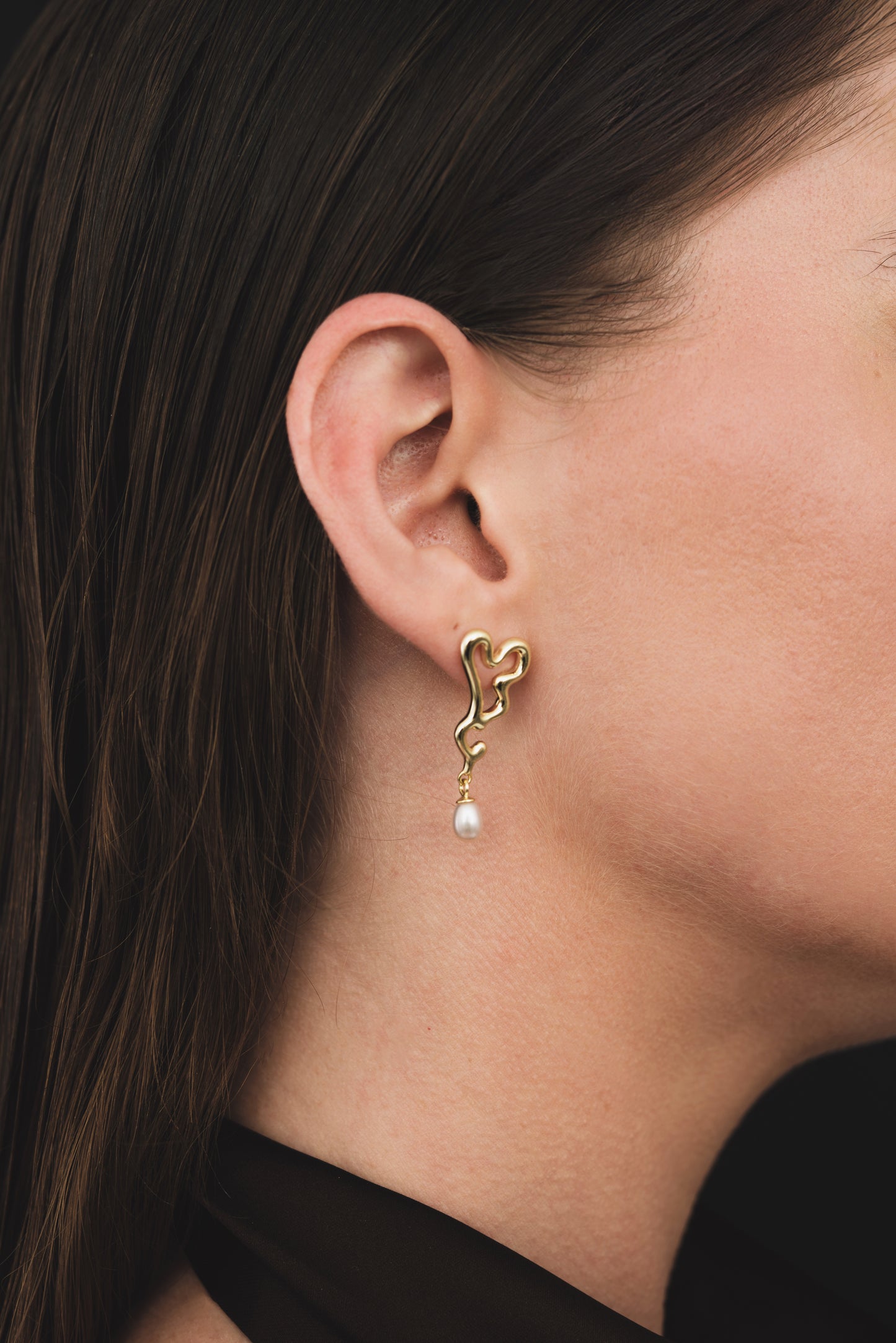 Pearl melting heart earrings