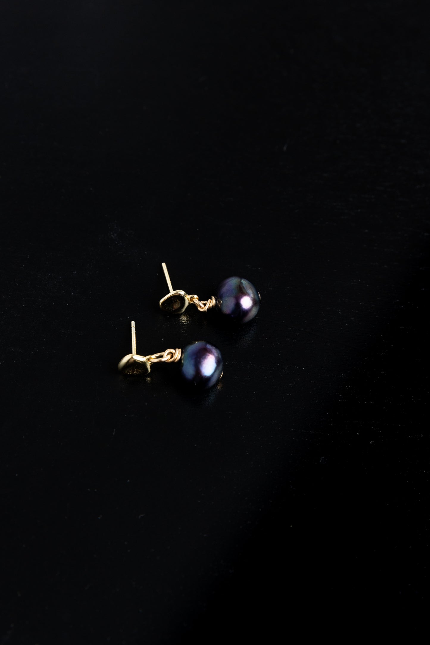 Black pearl stud earrings