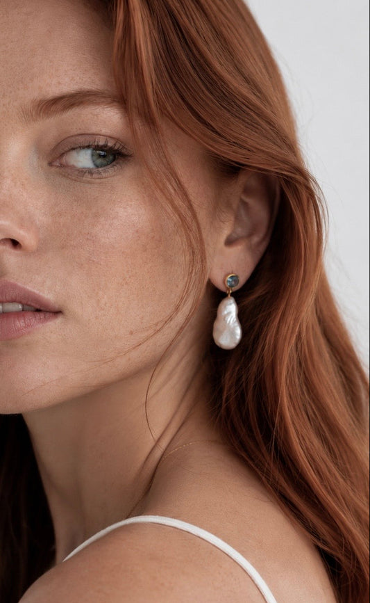 Silence pearl earrings
