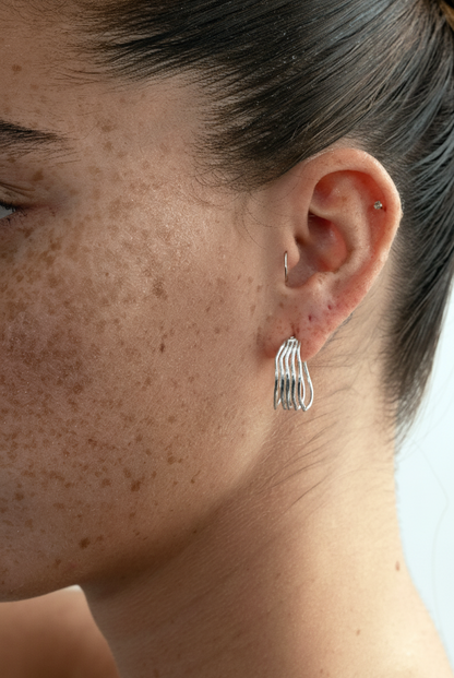 Wiggle earrings silver