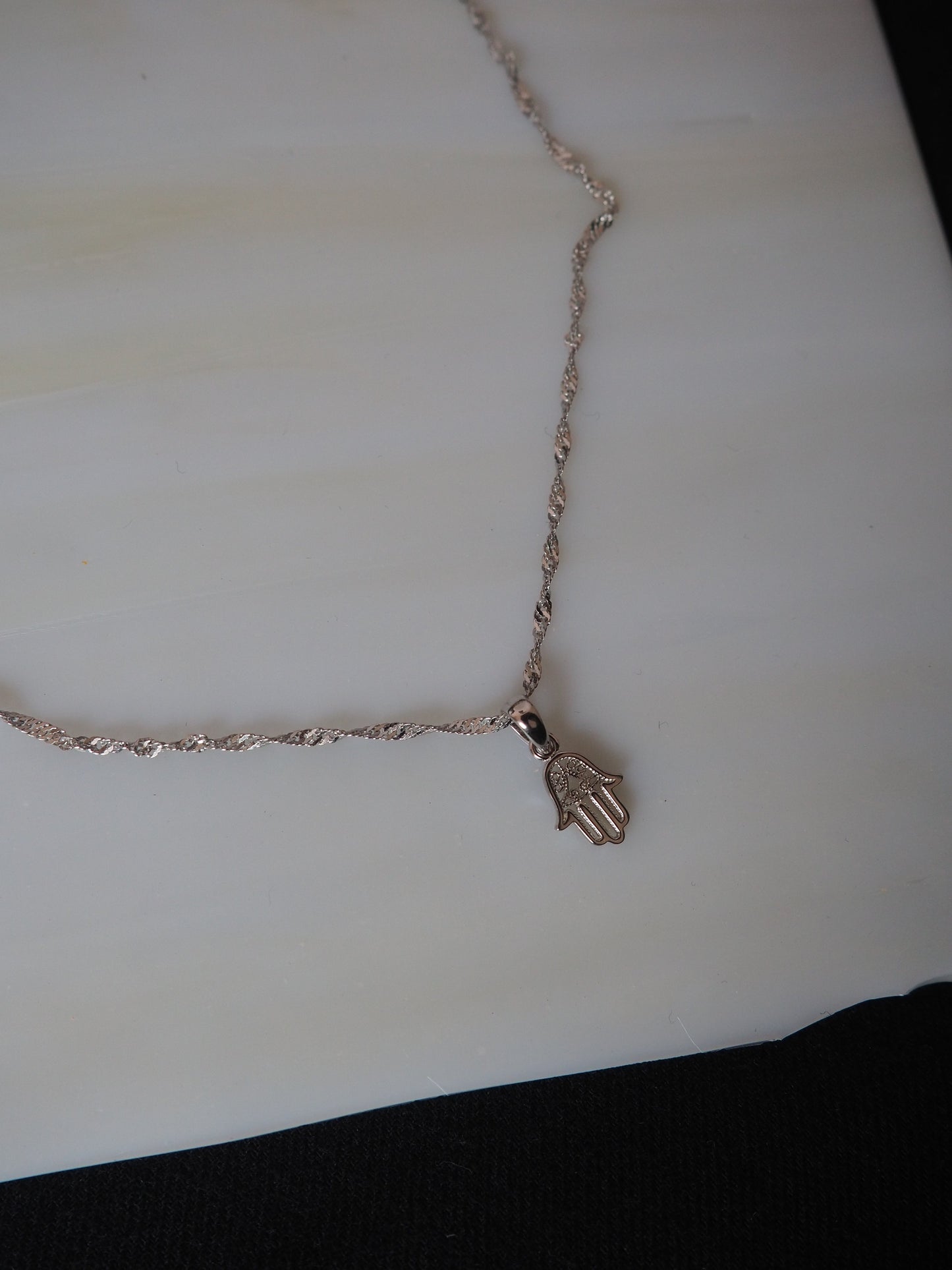 Hamsa lines mini necklace - silver