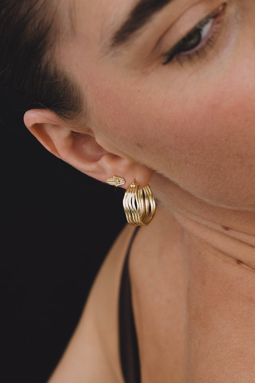 Wiggle earrings gold