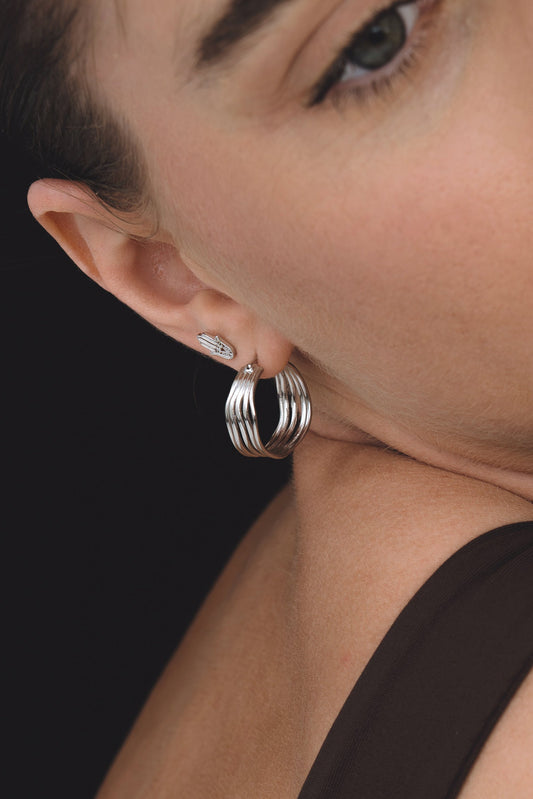 Wiggle earrings silver